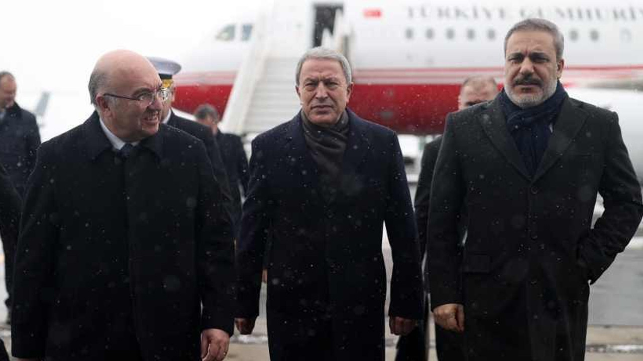 Türkiye ve Suriye masaya oturdu! Bakan Akar'dan ilk açıklama