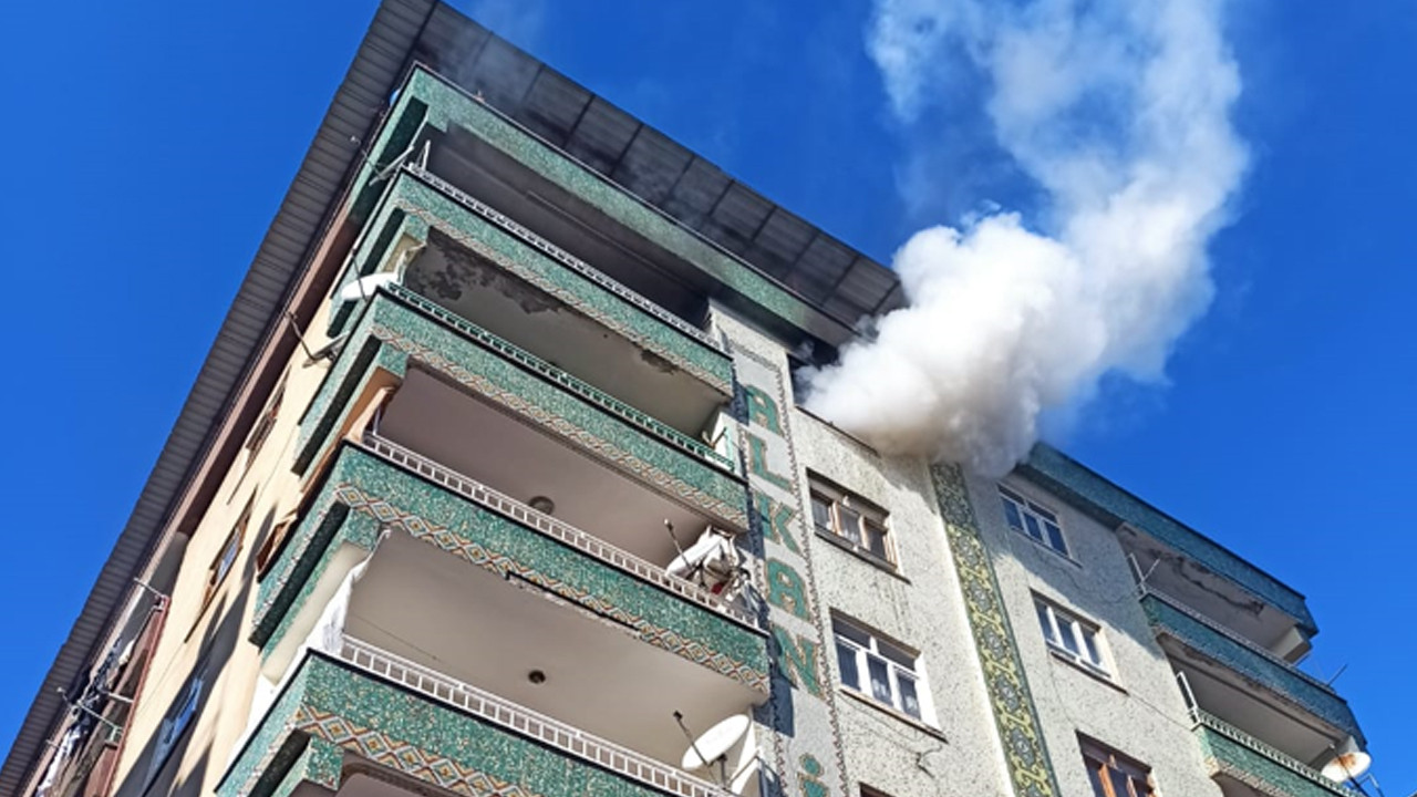 Diyarbakır'da 7 katlı apartmanda yangın paniği