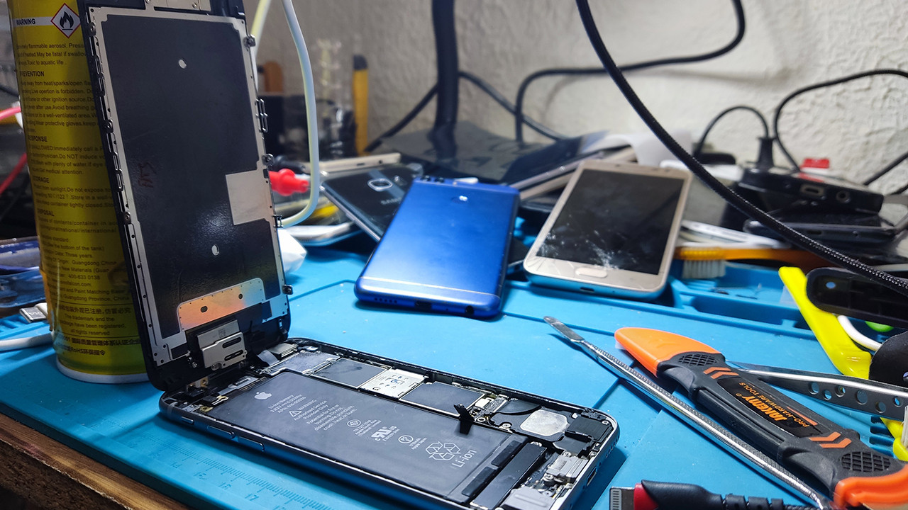 Fiyatlar uçtu, yeni telefon alamayan vatandaş soluğu orada aldı