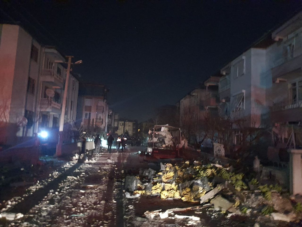 Antalya'da gece yarısı korkutan patlama! Ortalık savaş alanına döndü - Resim: 3