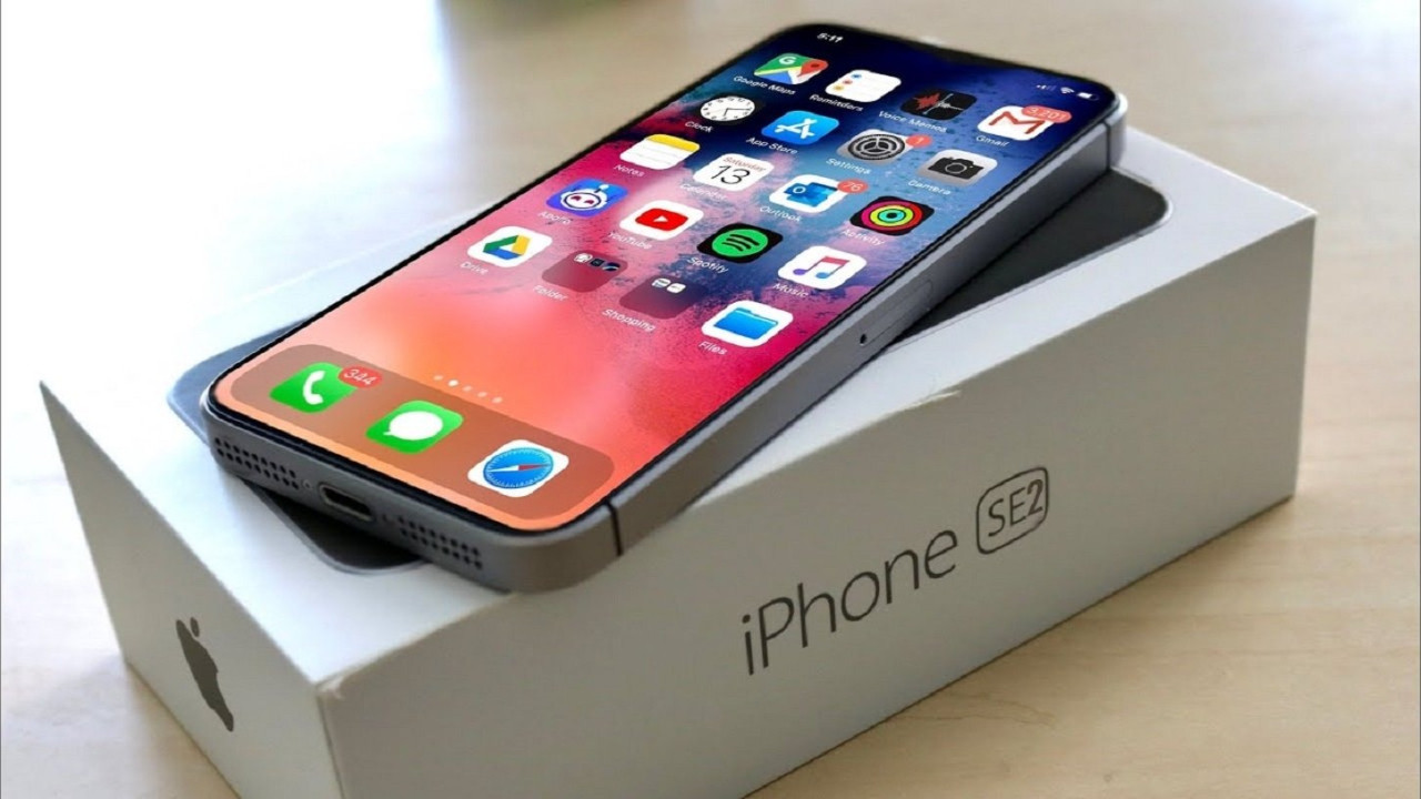 Apple, en ucuz iPhone'un üstünü çizdi