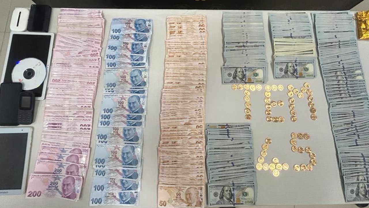 Manisa'da FETÖ operasyonu: Yüklü miktarda para ve altın ele geçirildi