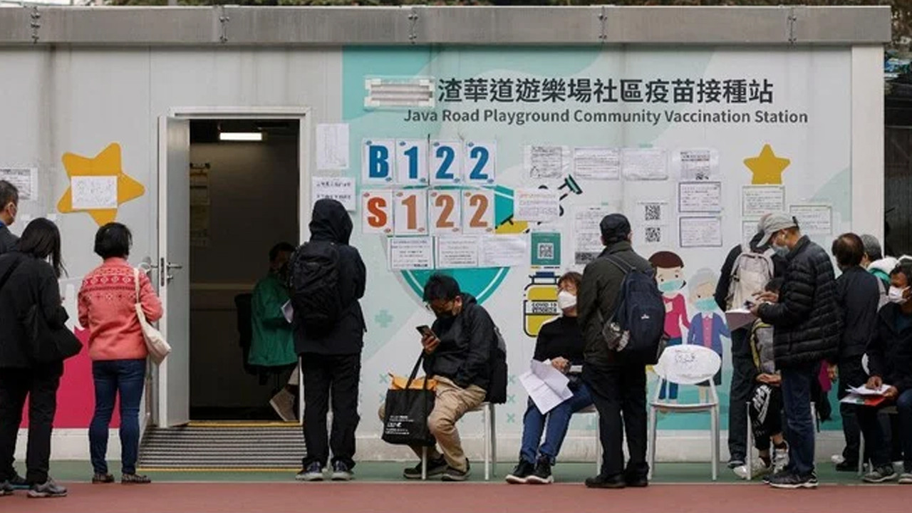 Çinliler, özel koronavirüs aşısı için Hong Kong'a akın ediyor