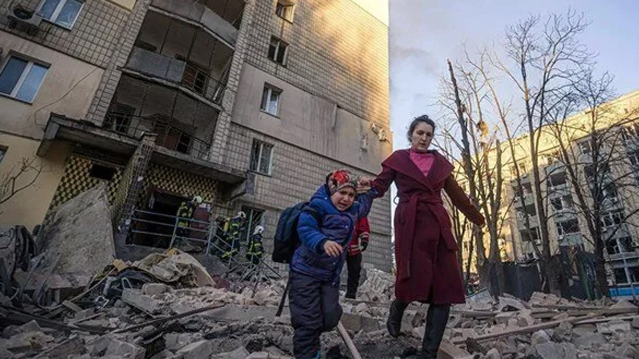 Kiev'de patlama sesleri: ''Sığınaklarda kalın...''