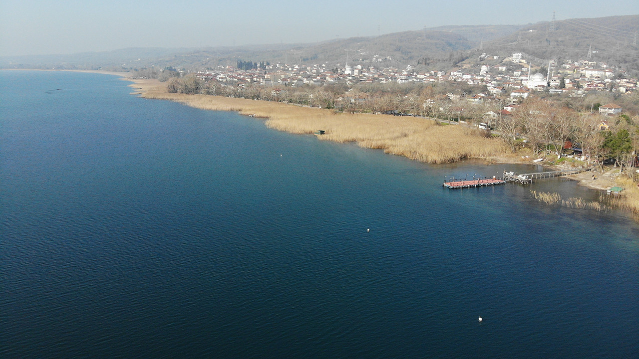 Sapanca Gölü'nde ''kara'' göründü! Sular 40 metre birden çekildi