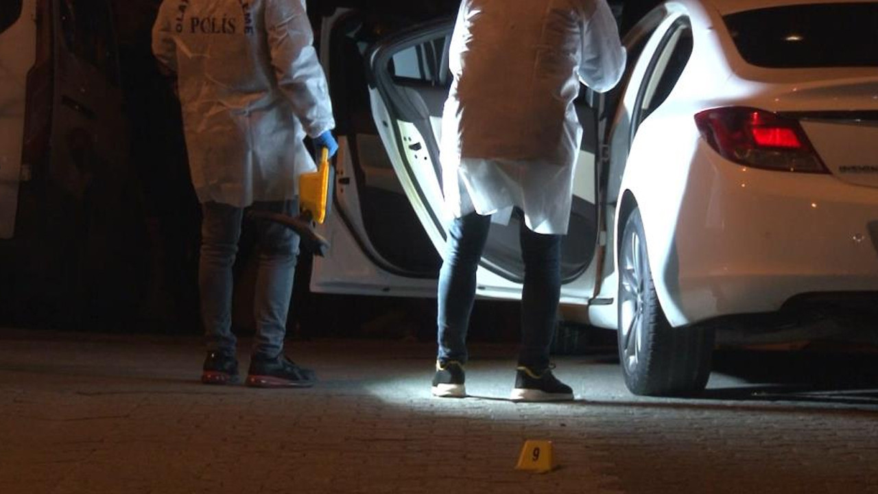İstanbul'da otomobile pusu! Kurşun yağdırdılar