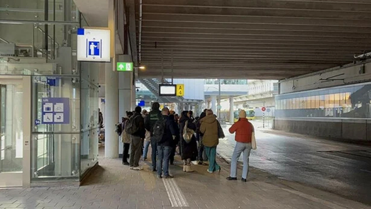 Hollanda'da toplu taşıma çalışanları grevde