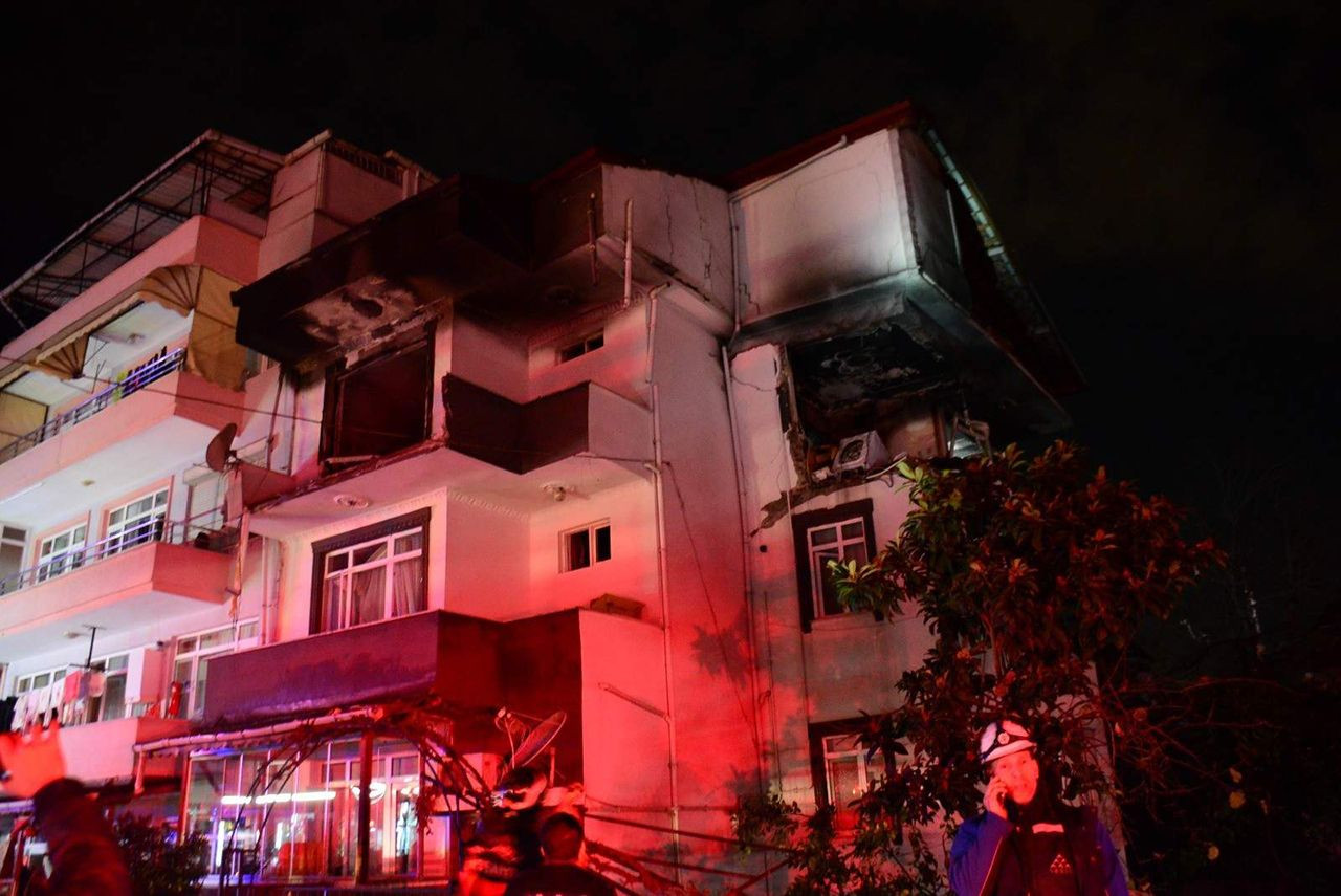 Kocaeli'de bir evde patlama; 2'si ağır 5 yaralı - Resim: 3