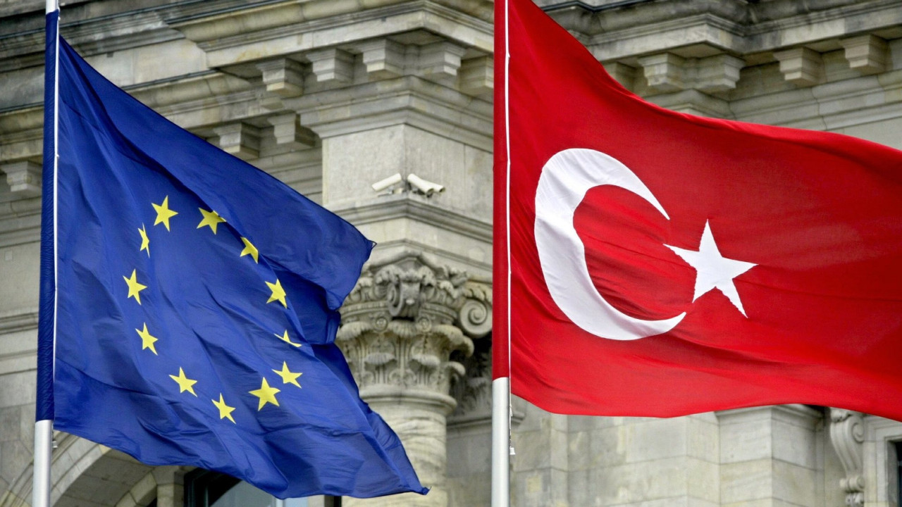 AB Türkiye'ye vize serbestisi şartını açıkladı