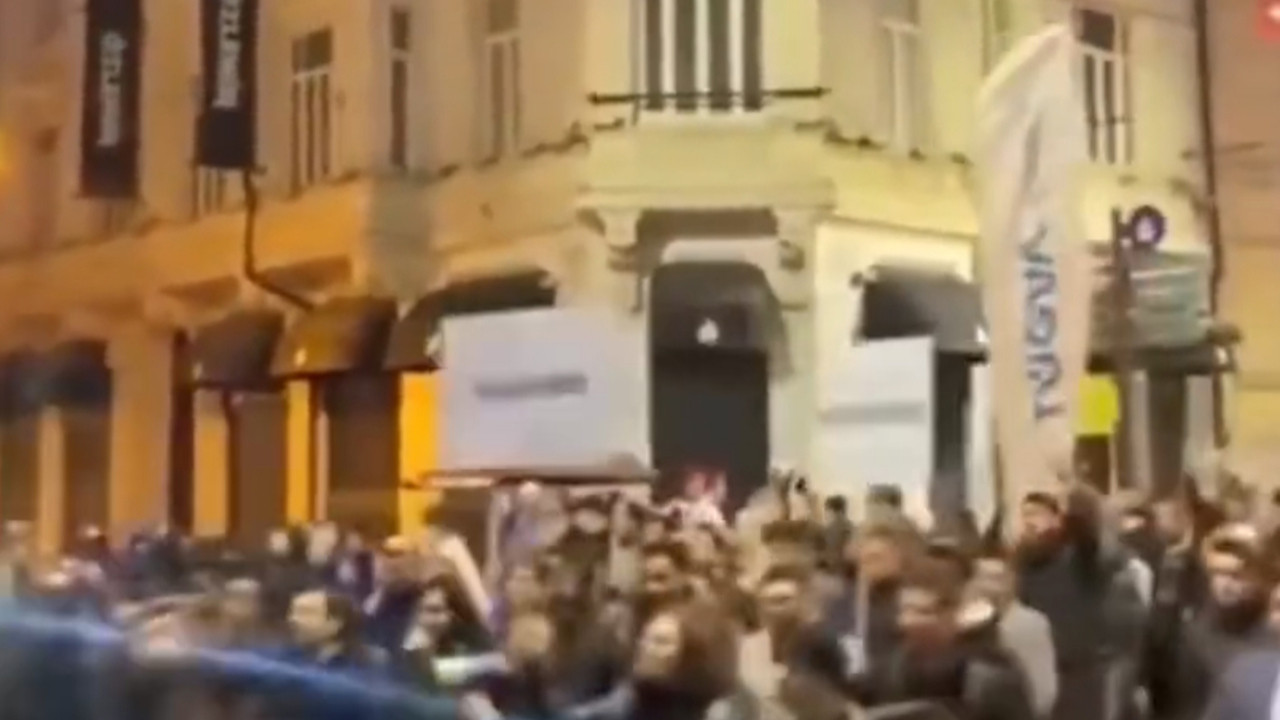 TÜGVA'dan İstanbul Taksim'de tekbir getirerek yürüdü