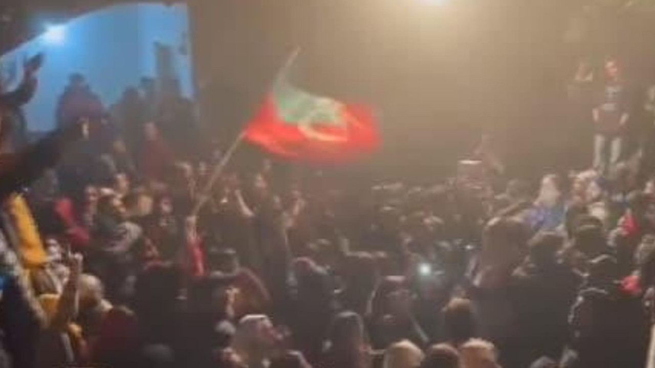 Pakistan'da İmran Han destekçileri sokağa döküldü