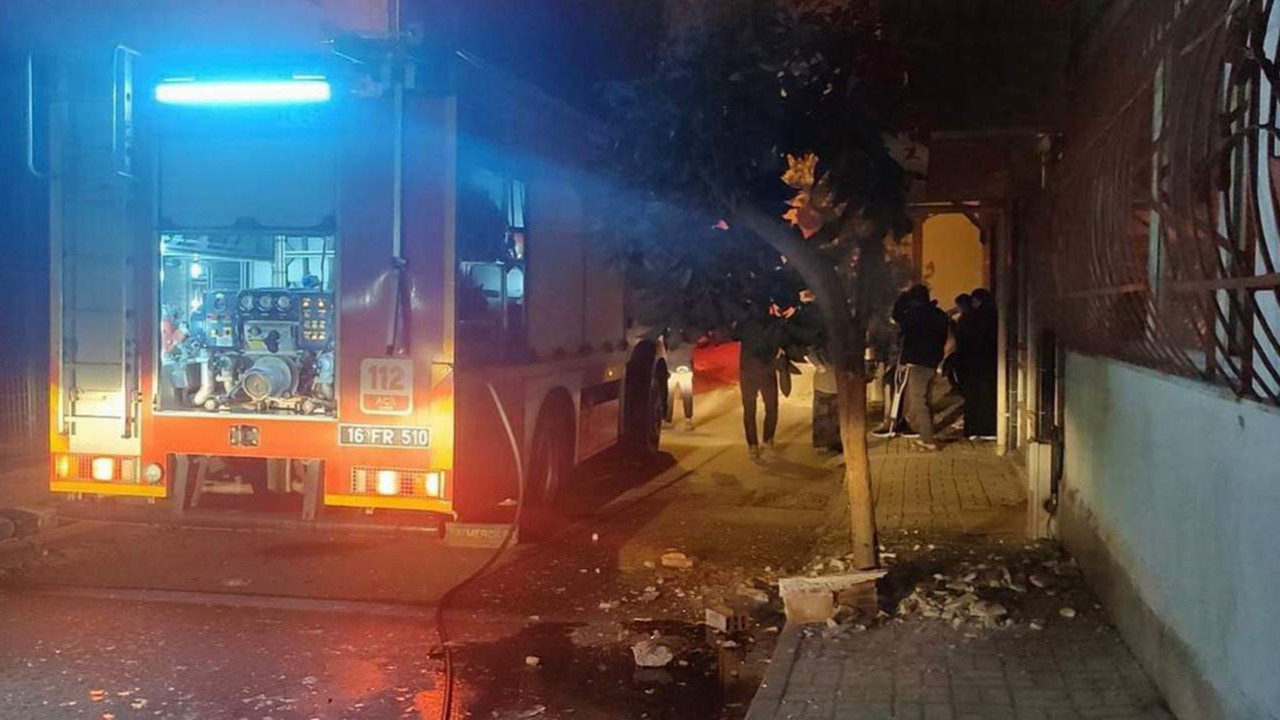 Evde doğal gaz patlaması! Kokuyu duyunca canını son anda kurtardı