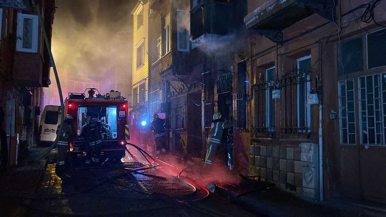 İstanbul'da can pazarı! 3'üncü kattan atlayarak kurtuldu