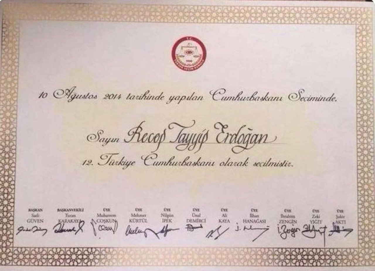 Turhan Çömez Erdoğan'ın mazbatasını paylaştı: Anayasa'ya göre aday olamaz