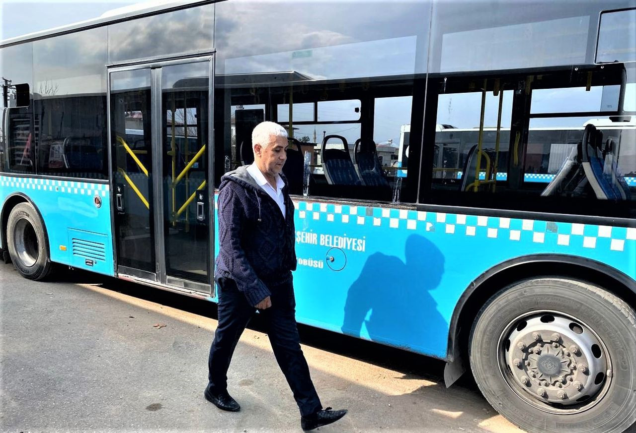 Trafik magandası aracıyla yol kesip, silahıyla otobüsü bastı - Resim: 3