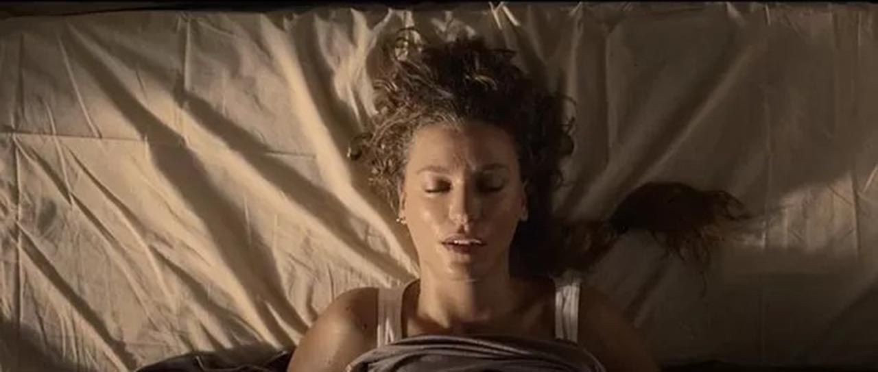 Serenay Sarıkaya'nın orgazm sahneleri çok konuşulmuştu: O dizinin izlenme rakamları belli oldu - Resim: 1