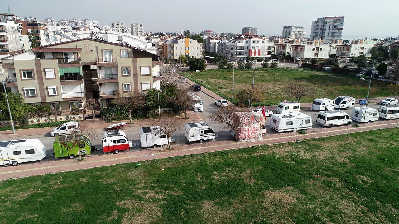 Sokak karavan parkına döndü; mahalleli isyan etti! - Resim: 3