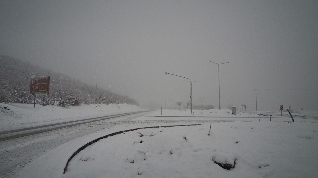 Kış bir geldi, pir geldi! Türkiye'nin dört bir yanından kar manzaraları - Resim: 3