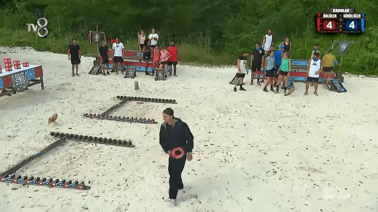 Survivor adasında olay var! Yarışmacı elindekini sunucuya fırlattı - Resim: 7