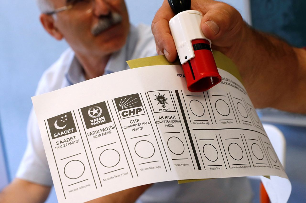 Erdoğan'ın ve AK Partililerin masasındaki seçim anketi açıklandı - Resim: 4