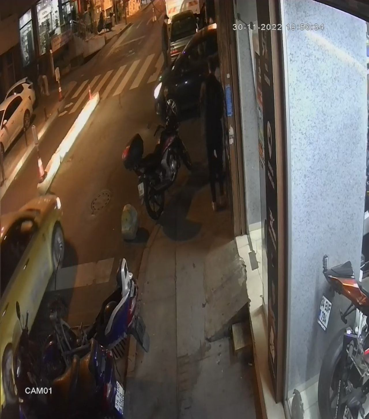 İstanbul'da motosiklet çetesinden kanlı saldırı! Silahlı saldırı kamerada - Resim: 2
