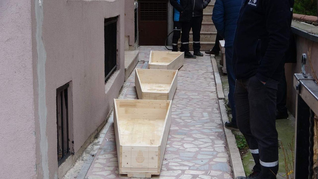 İstanbul'da bir anne ve 2 çocuğu ölü bulundu - Resim: 3