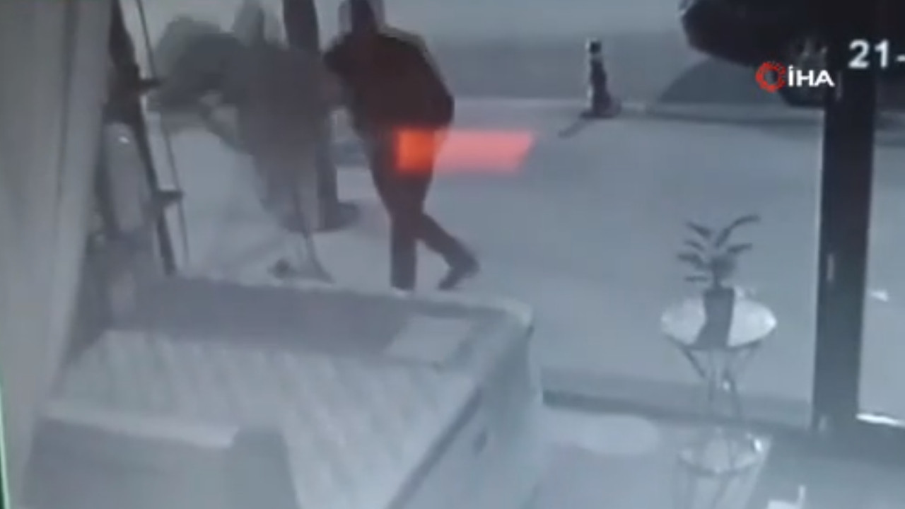 Hülya Avşar'ın sokaktaki maketine bir garip saldırı