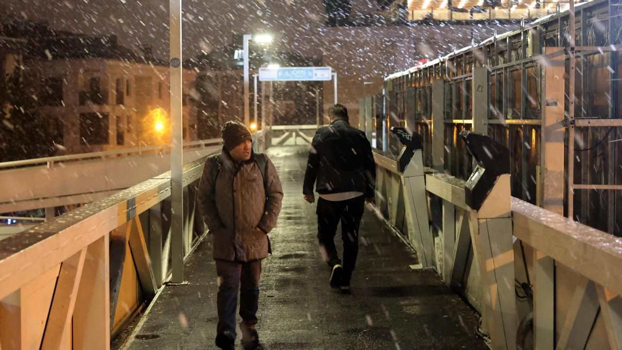 İstanbul'da beklenen kar yağışı başladı! - Resim: 1