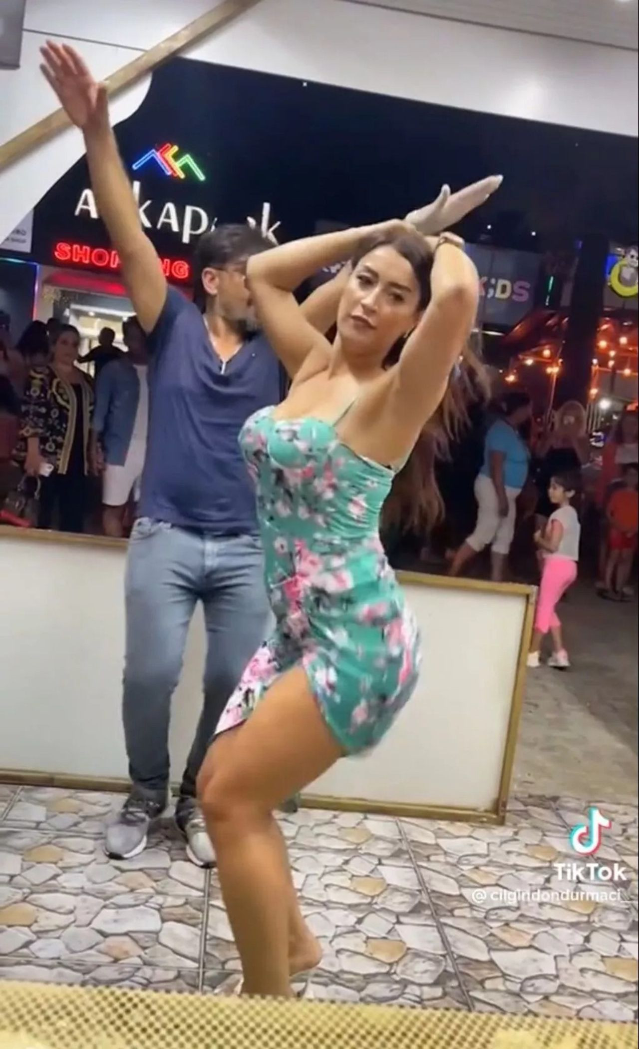 Çılgın Dondurmacı durmuyor! Sosyal medyayı sallayan dans - Resim: 3