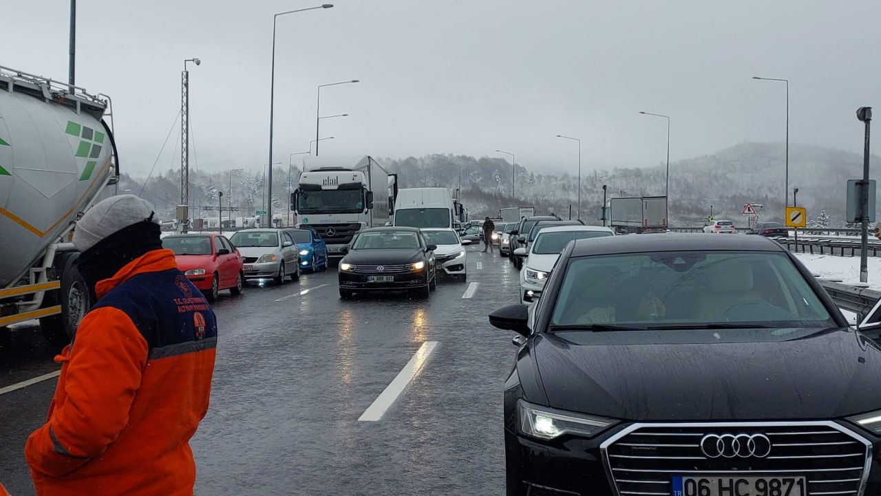Bolu Dağı Tüneli'nde zincirleme kaza! İstanbul yönü trafiğe kapandı - Resim: 4