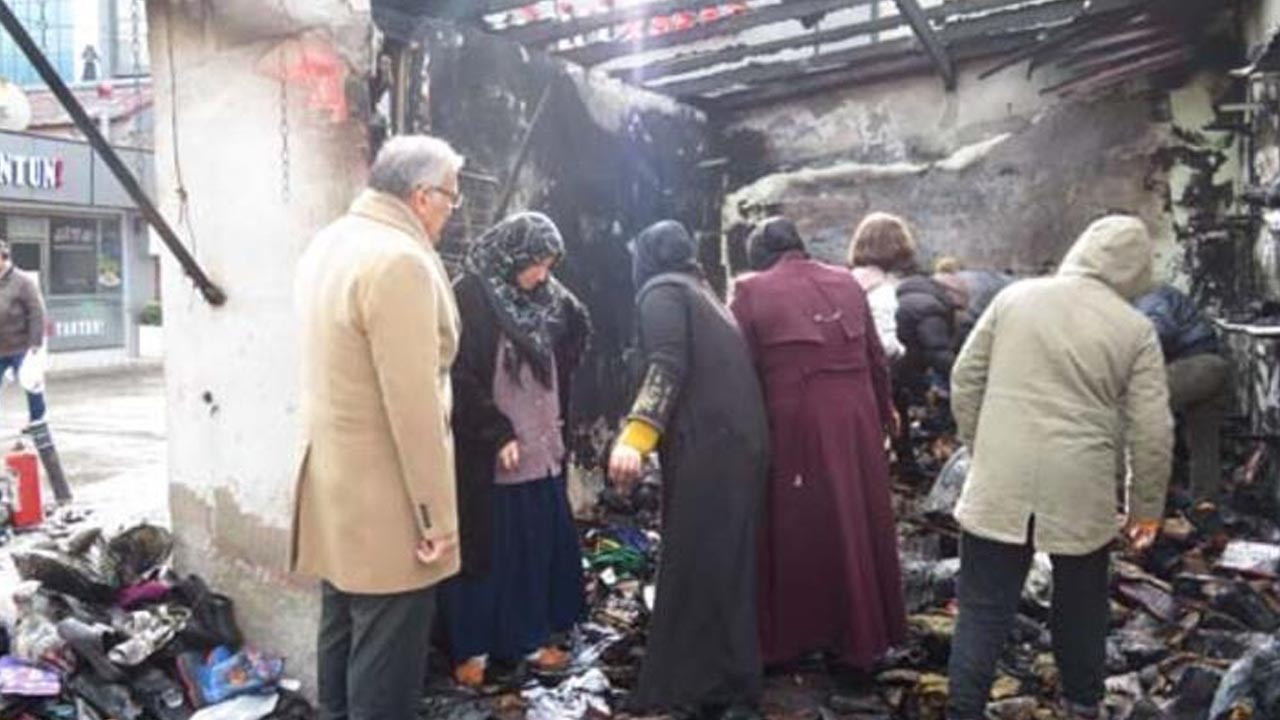 İstanbul'da ayakkabı dükkanı alev alev yandı