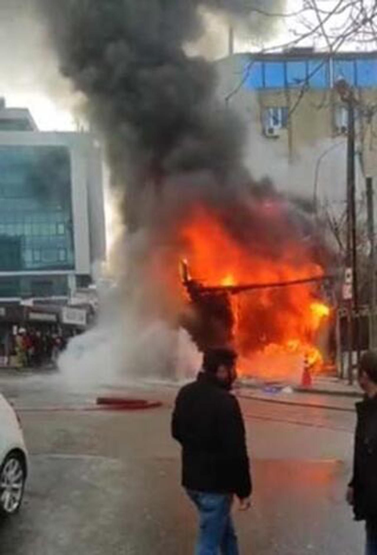 İstanbul'da ayakkabı dükkanı alev alev yandı - Resim: 2