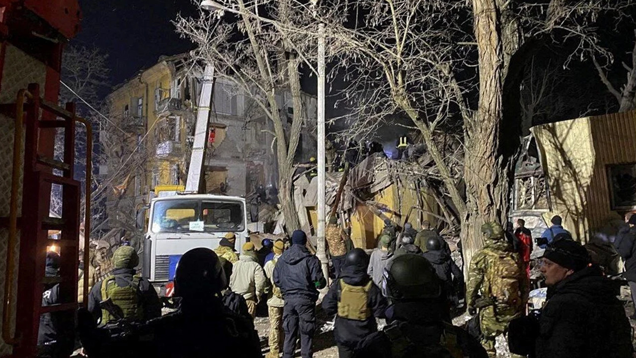 Ruslar apartmanı füzeyle vurdu: Ölü ve yaralılar var