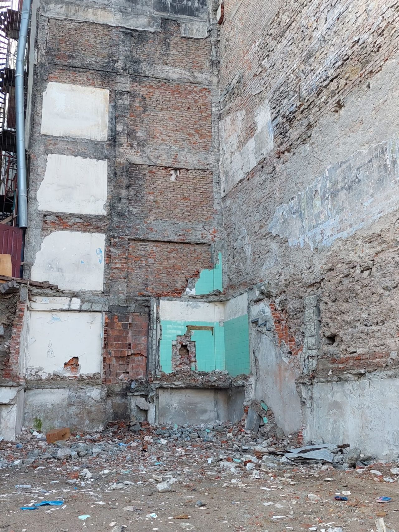 İstanbul'un 2 asırlık genelev sokağı tarihe gömüldü - Resim: 3
