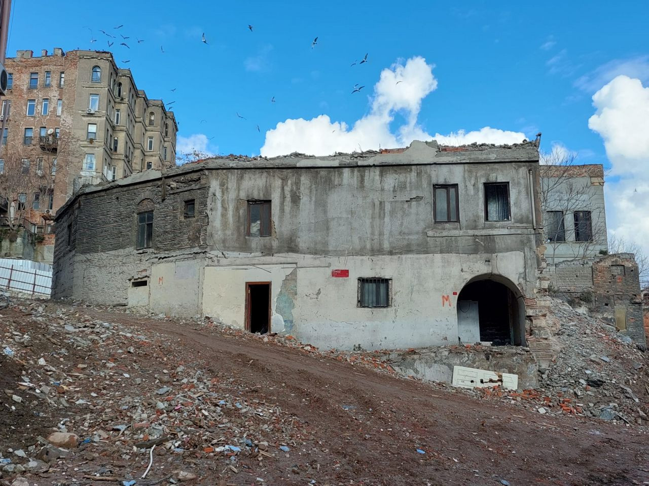 İstanbul'un 2 asırlık genelev sokağı tarihe gömüldü - Resim: 1