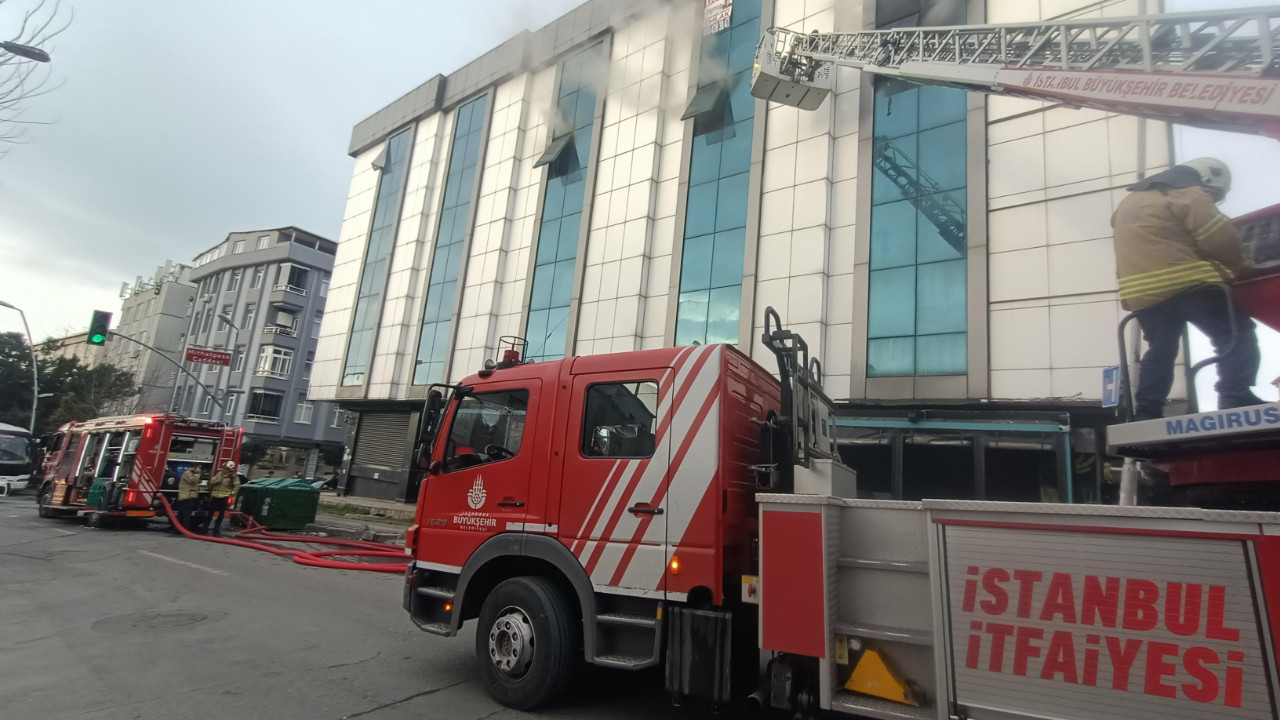 İstanbul'da iş merkezinde yangın paniği
