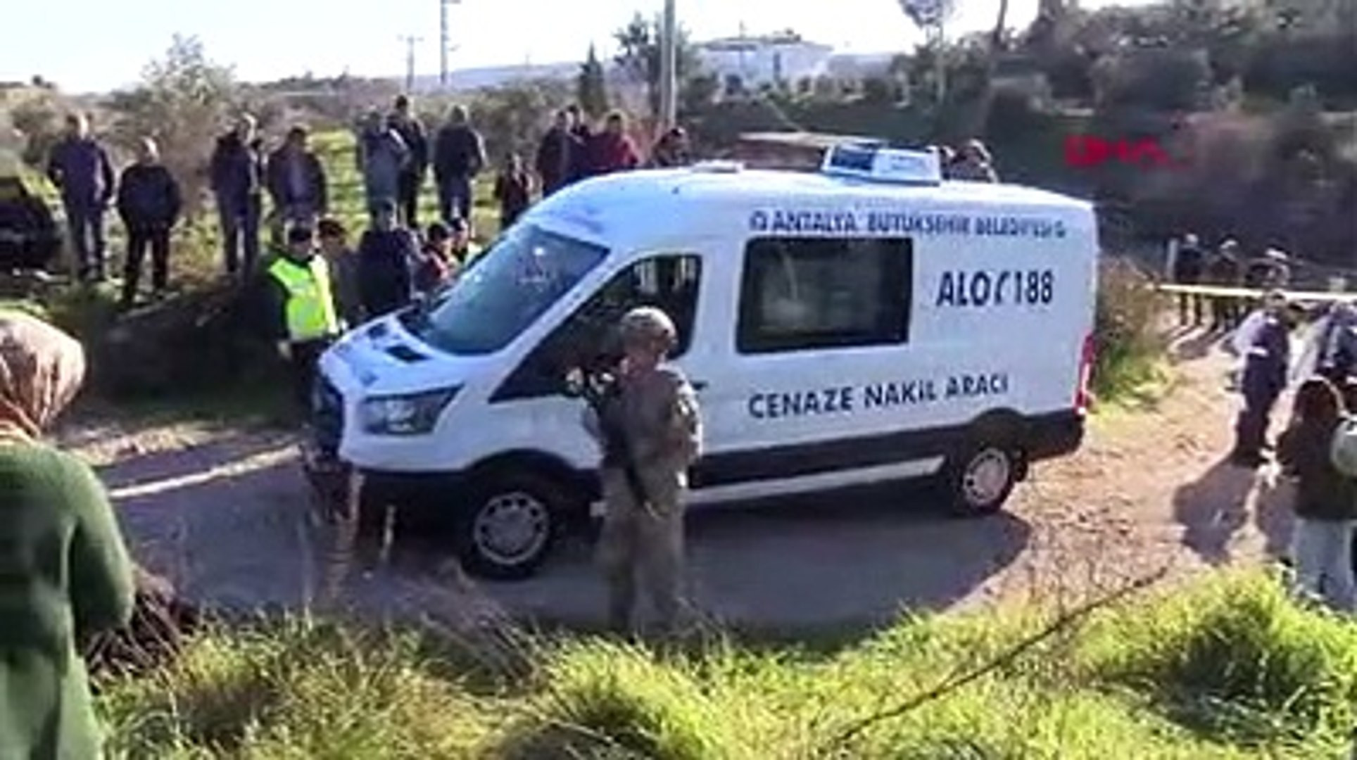 Antalya'da katliam: 3 kişiyi öldürüp kaçtı!