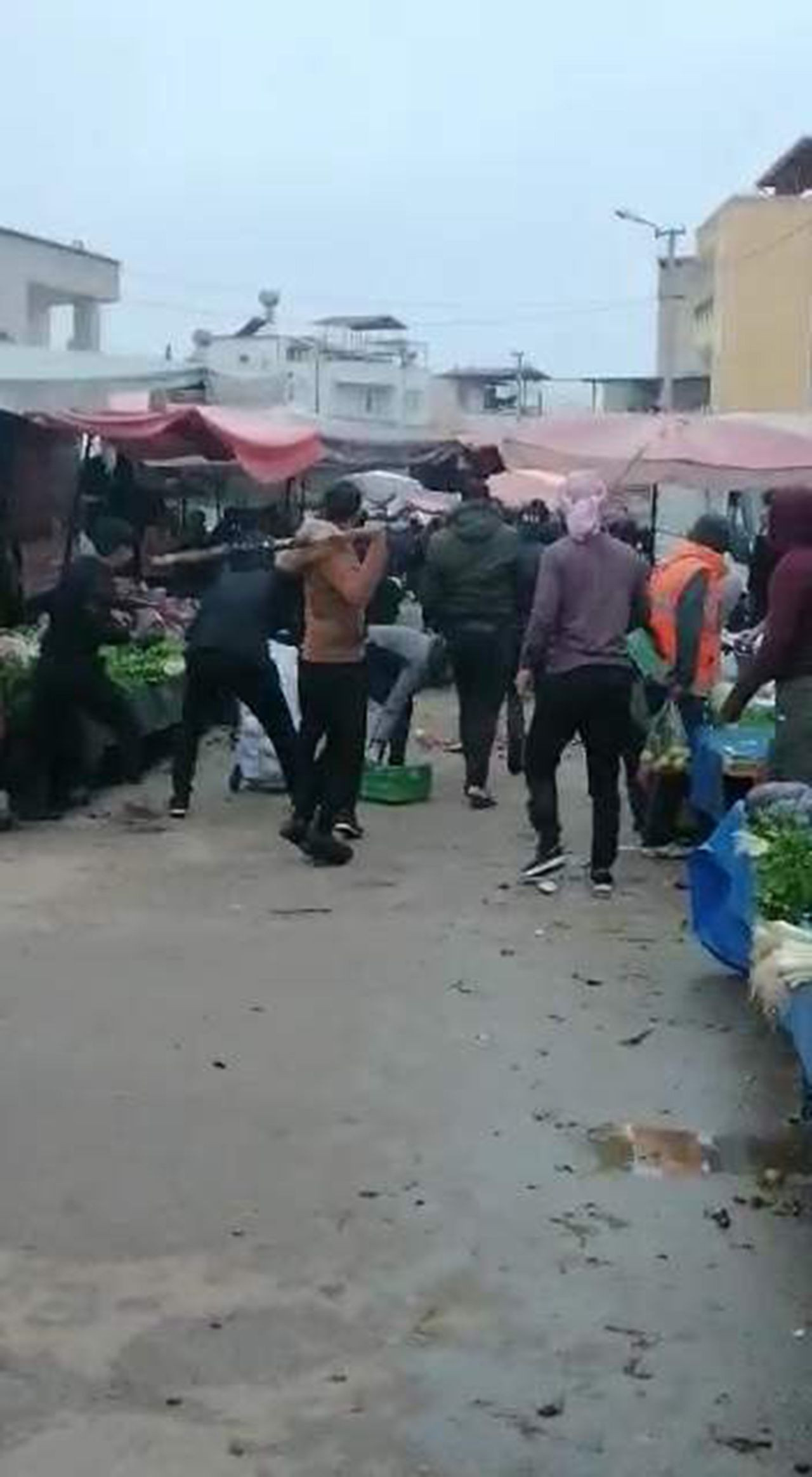 Pazar yerini savaş alanına çeviren Suriyelilere sınır dışı! - Resim: 2