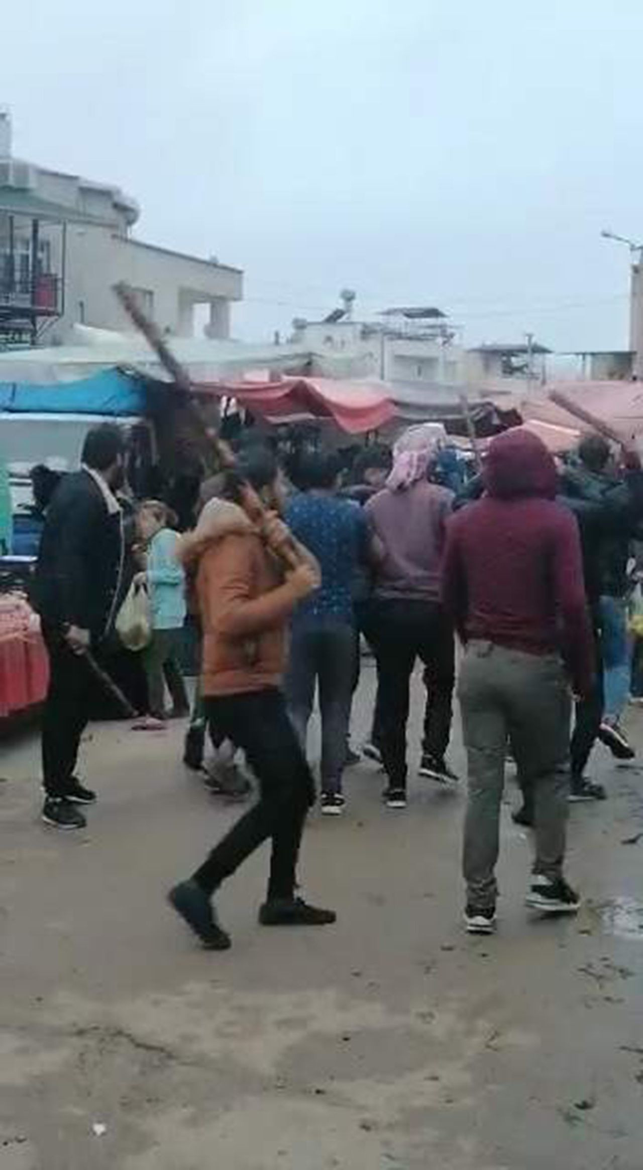 Pazar yerini savaş alanına çeviren Suriyelilere sınır dışı! - Resim: 1