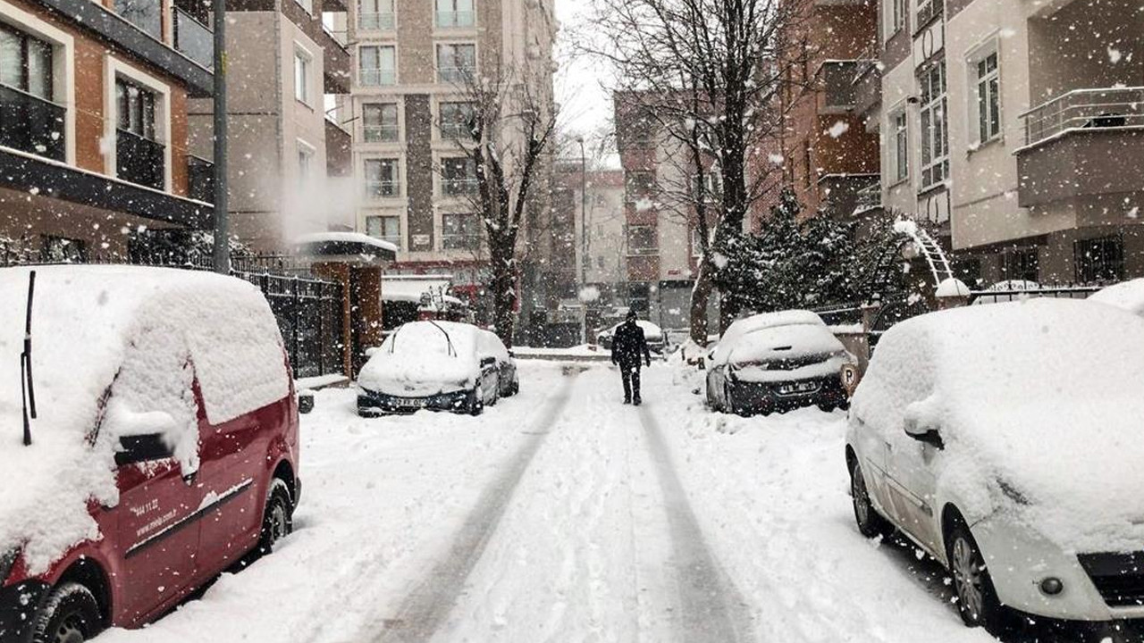 İstanbul'da kar ve fırtına alarmı: Dışarı çıkmayın