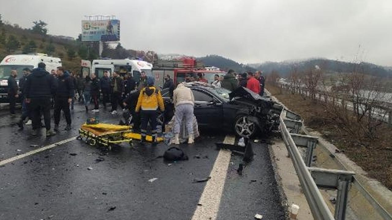 Bir kaza haberi de Bursa'dan: Zincirleme kazada 4 kişi öldü, 7 kişi yaralandı