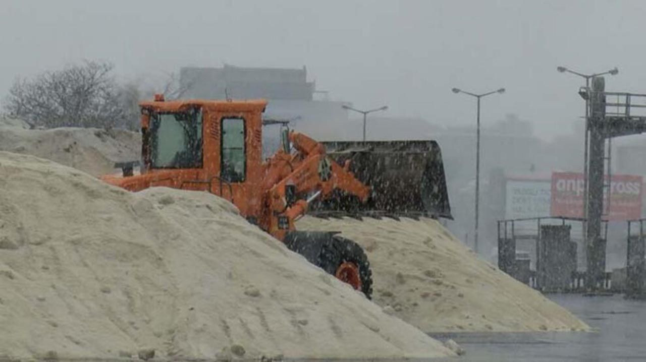 İstanbul'da yoğun kar yağışı sonrası trafiğe çıkış yasağı - Resim: 2
