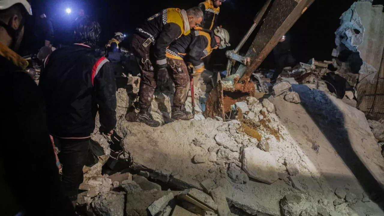 Deprem Suriye'yi de vurdu! Çok sayıda ölü var