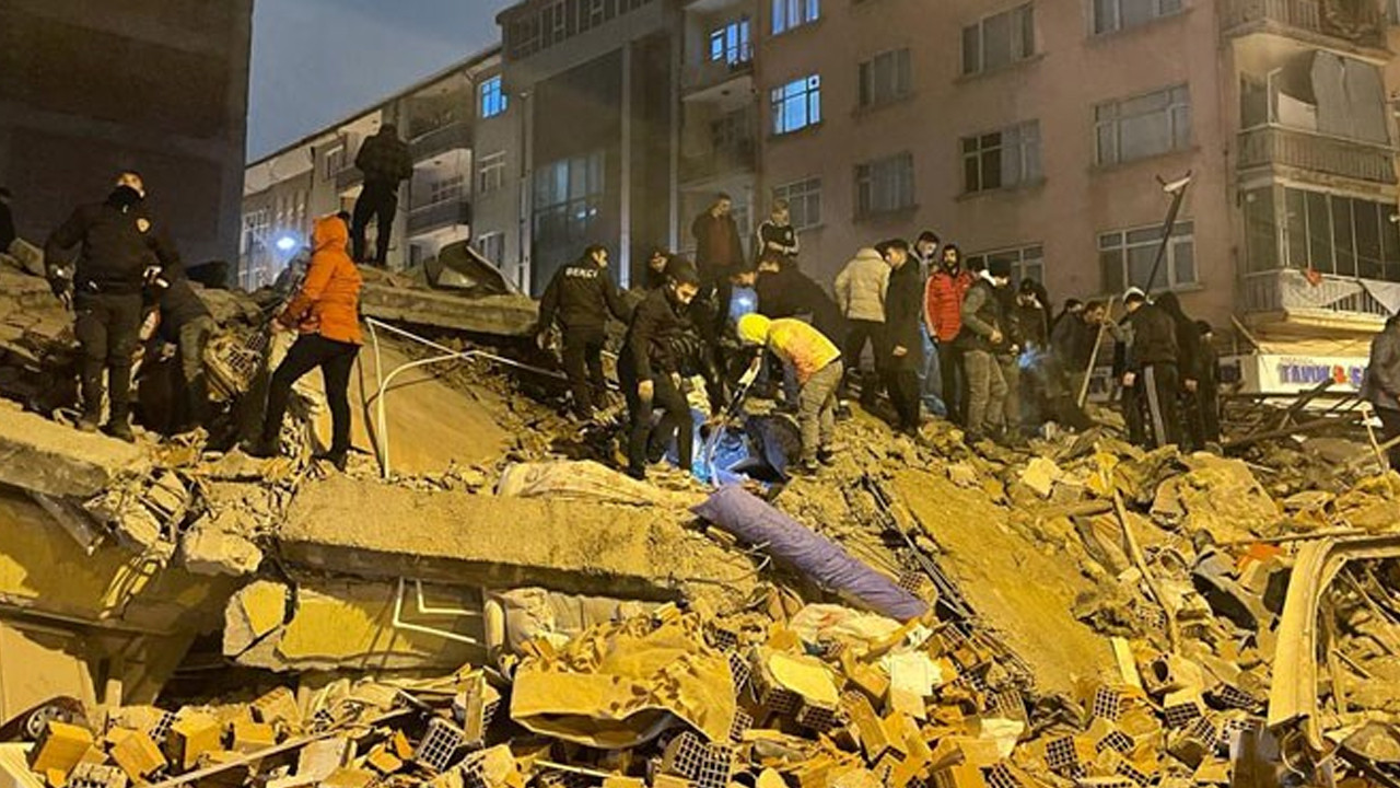 Deprem bölgesindeki vatandaşlara ücretsiz konuşma ve internet