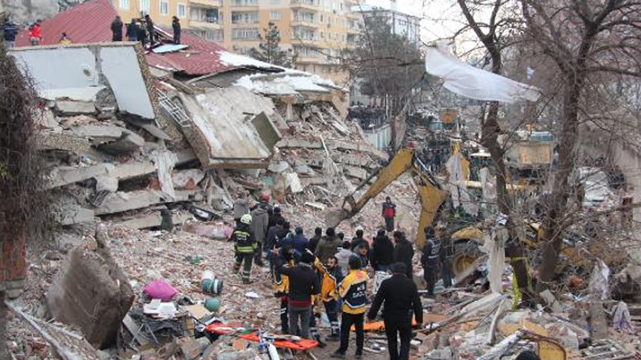 7.4'lük deprem 13 milyon kişiyi etkiledi
