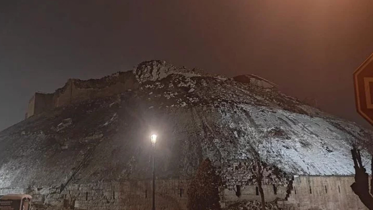 Tarihi Gaziantep Kalesi depremde yıkıldı
