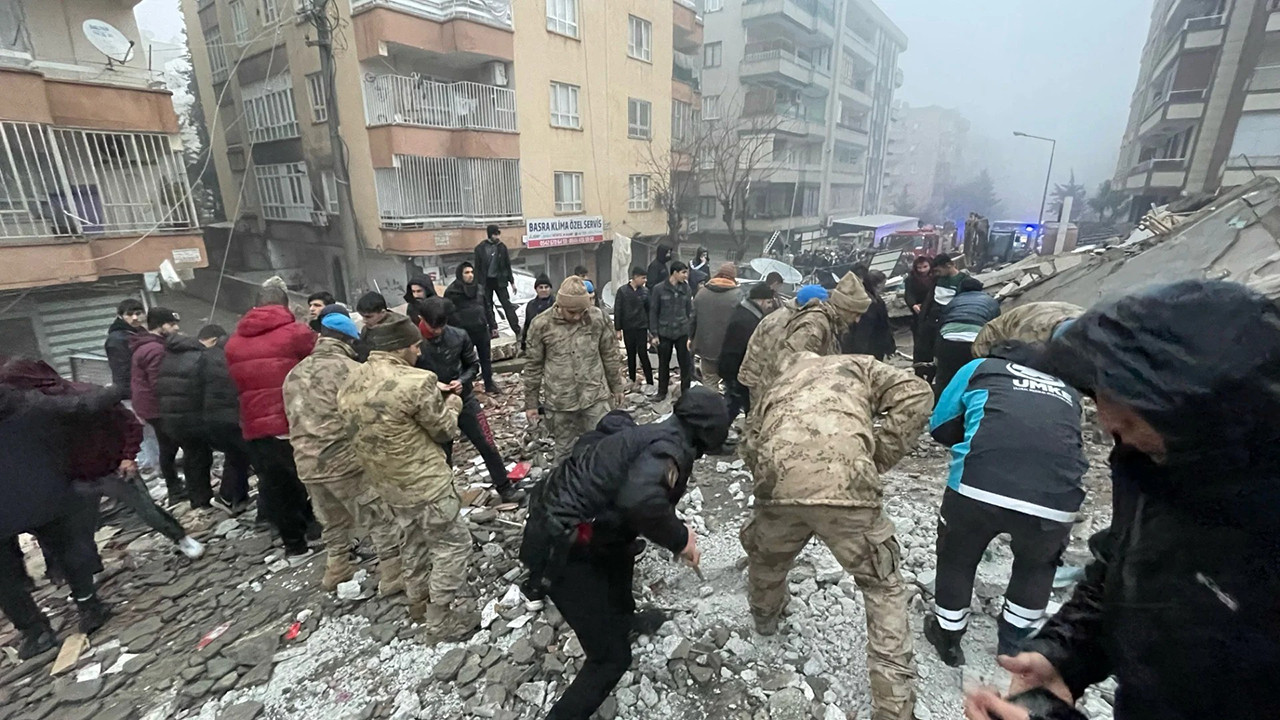 Deprem bölgesinde olağanüstü hal ilan edildi