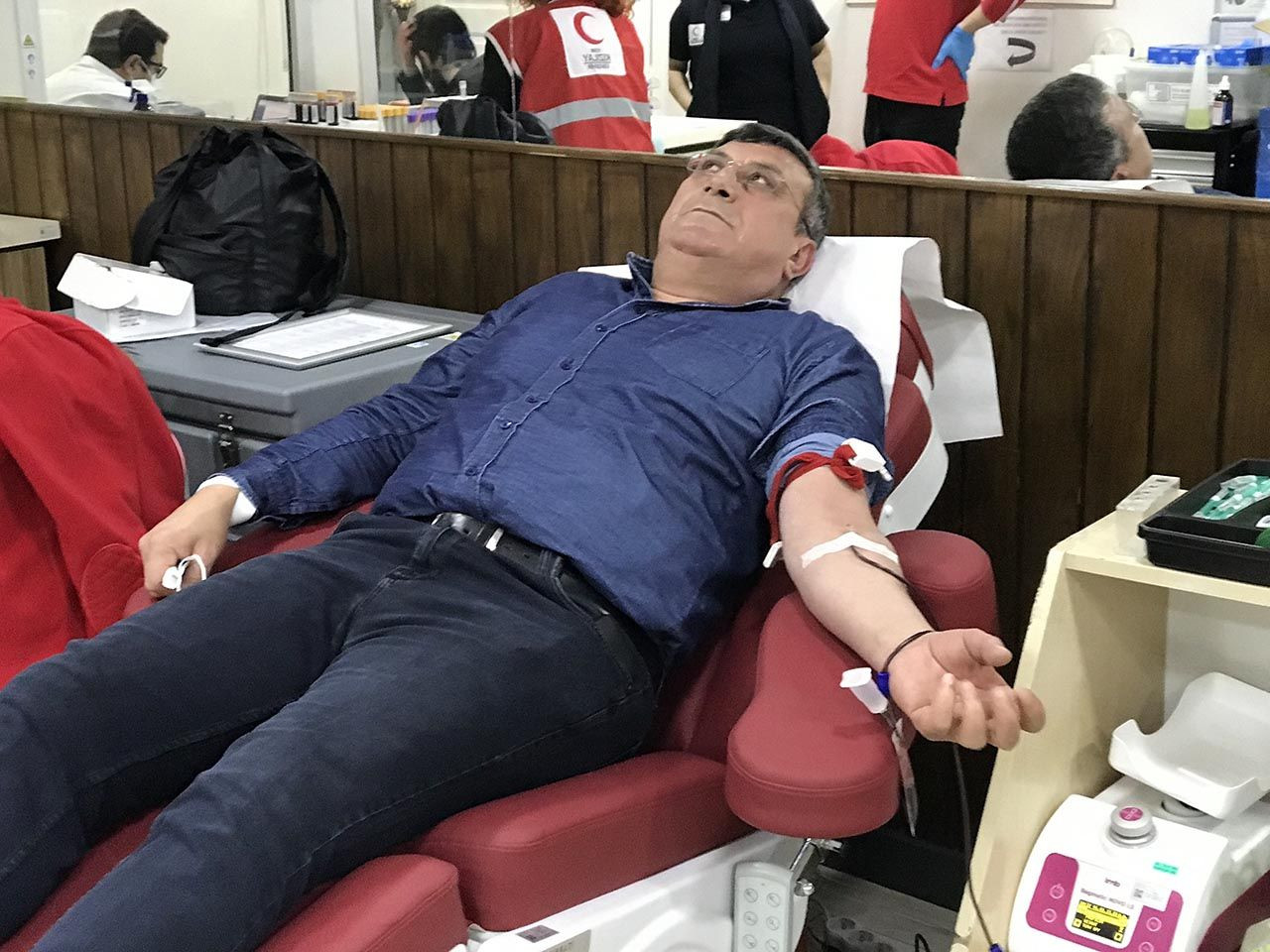 Vatandaşlar kan merkezlerine akın etti - Resim: 1