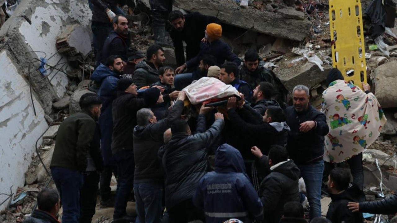 Türkiye'yi vuran deprem felaketi dünya basınında