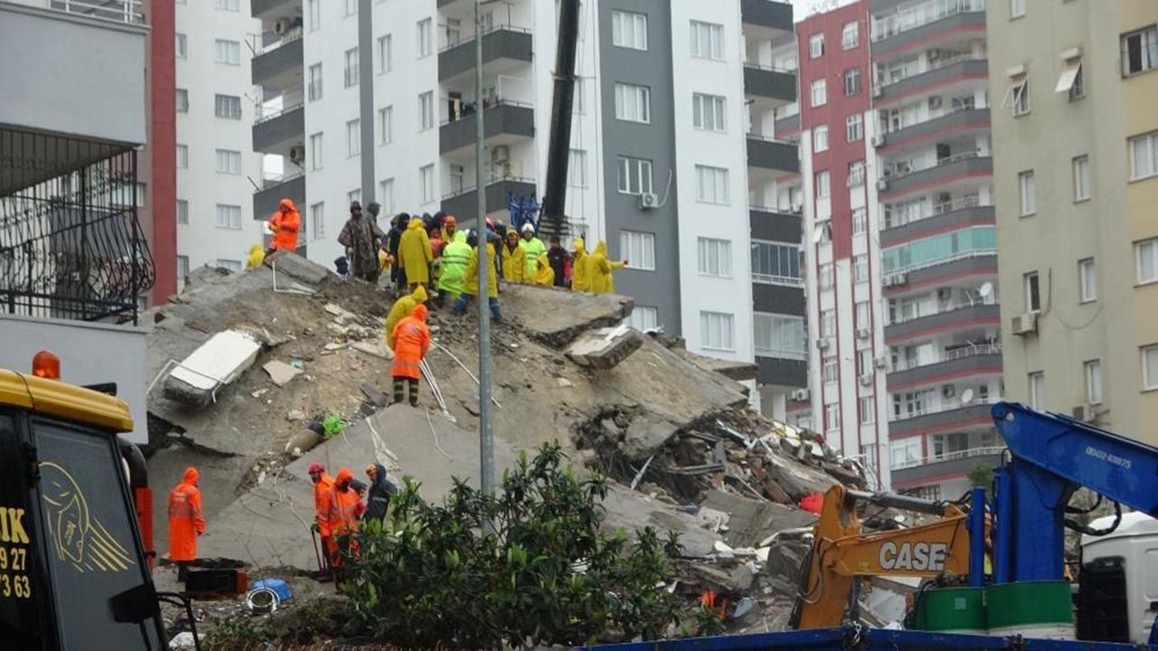 Türkiye'yi vuran deprem felaketi dünya basınında - Resim: 4